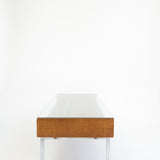 Midcentury salontafel in moderne stijl van teakfineer met glasplaat