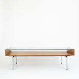 Midcentury salontafel in moderne stijl van teakfineer met glasplaat