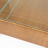 Midcentury salontafel in moderne stijl van teakfineer met glasplaat
