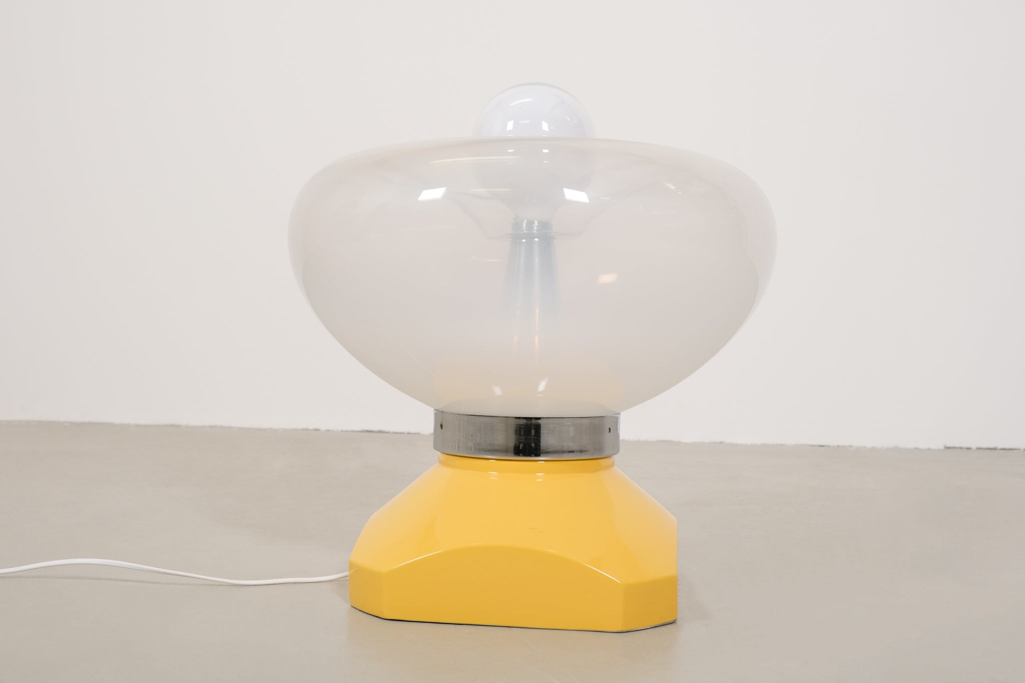 Yellow Italian space age lamp