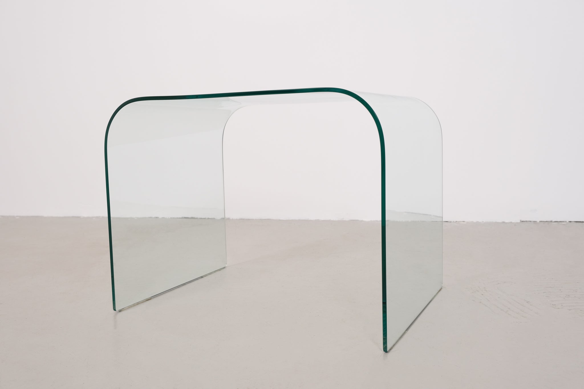 Glass waterfall table