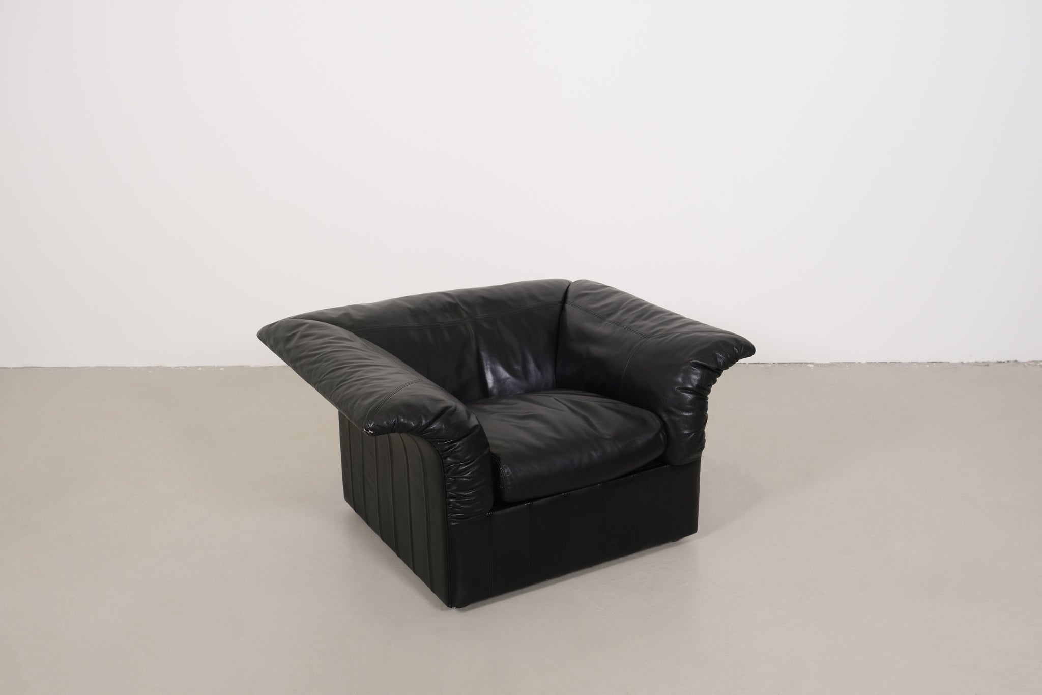 Black Leather Lounge Chair by Poltrona Frau