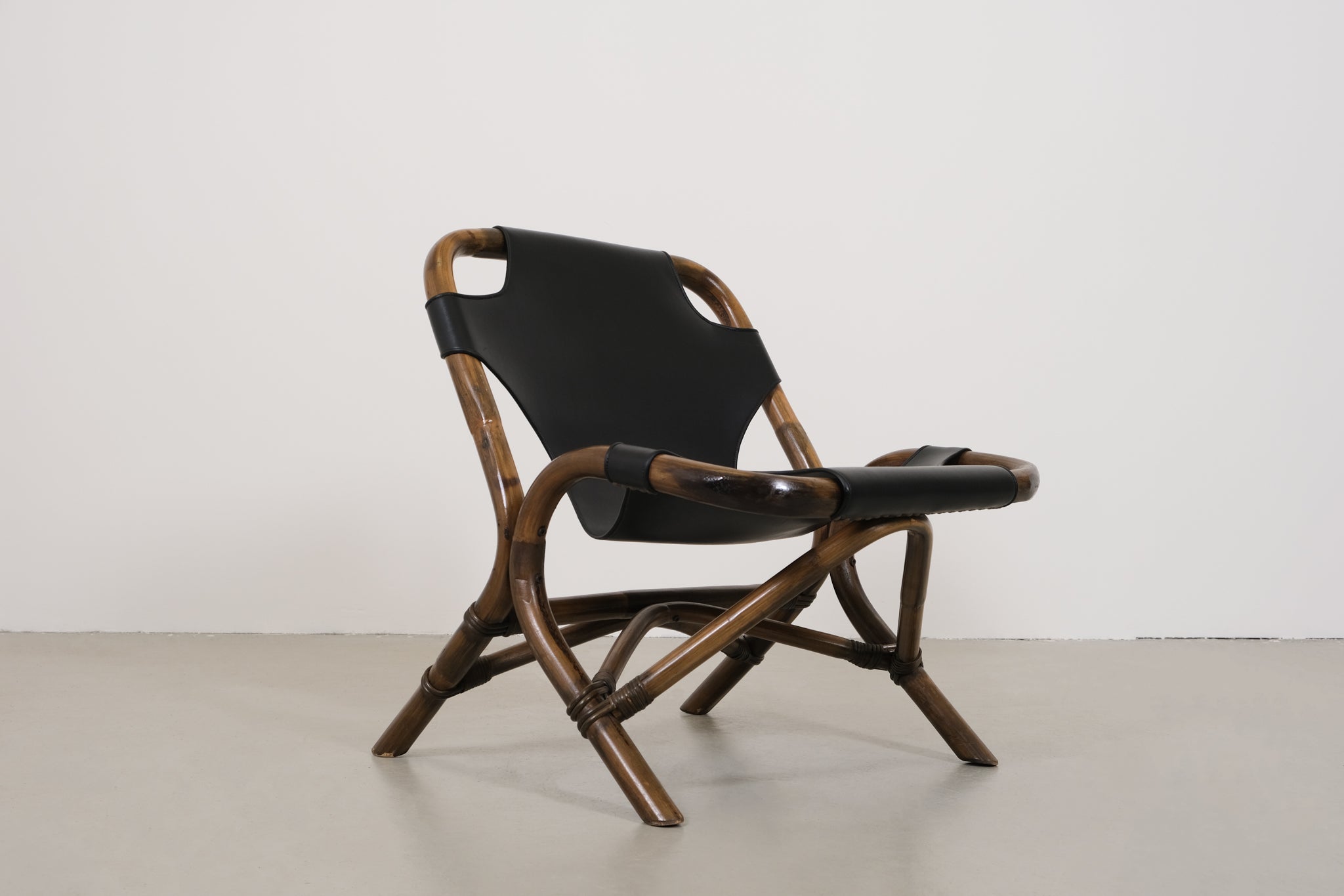 Vintage rattan chair with skai seat