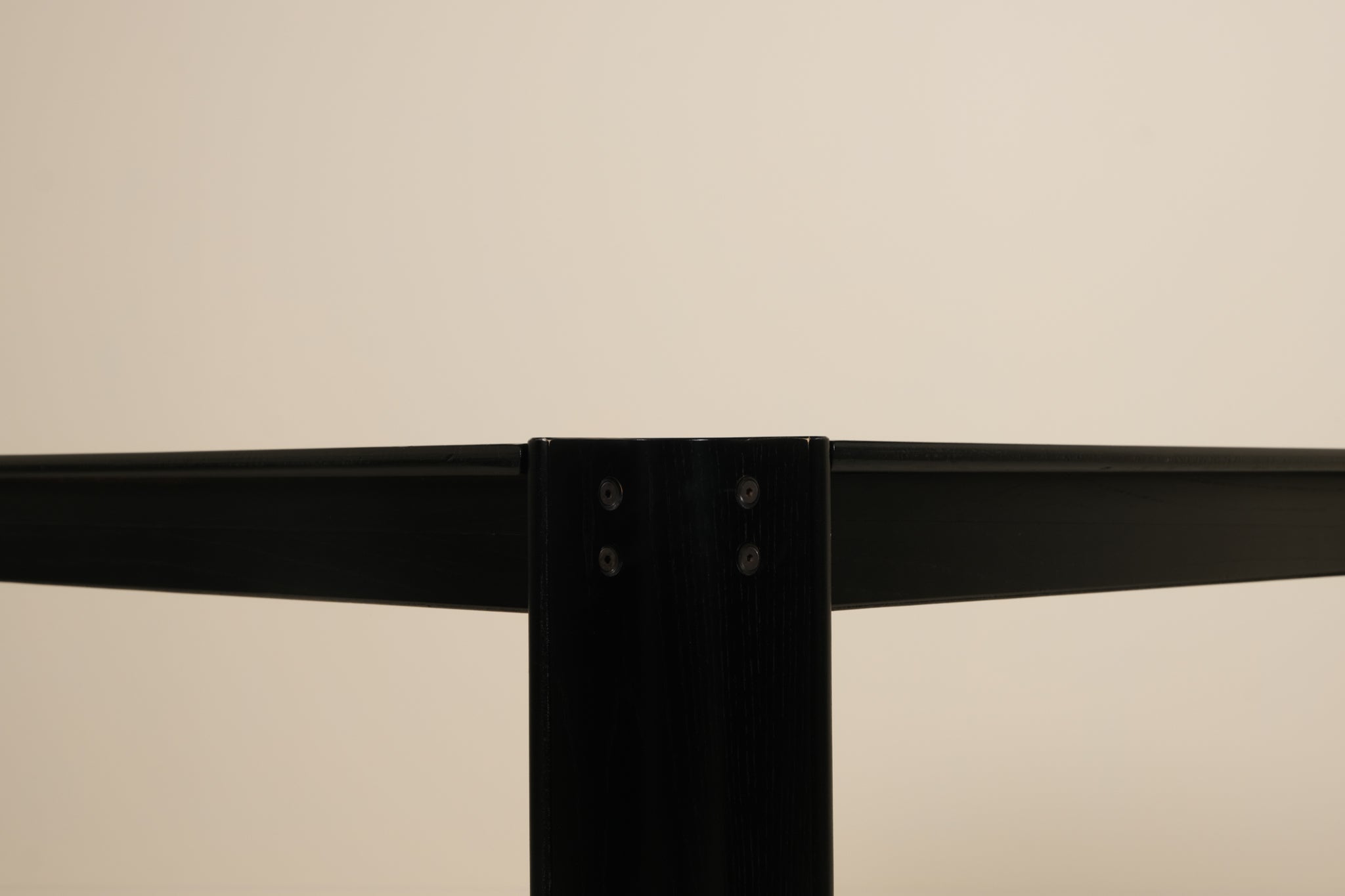 Close-up Gijs Bakker tafel