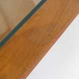 Midcentury salontafel in moderne stijl van teakfineer met glasplaat