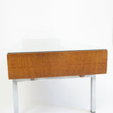 Midcentury salontafel in moderne stijl van teakfineer met glasplaat