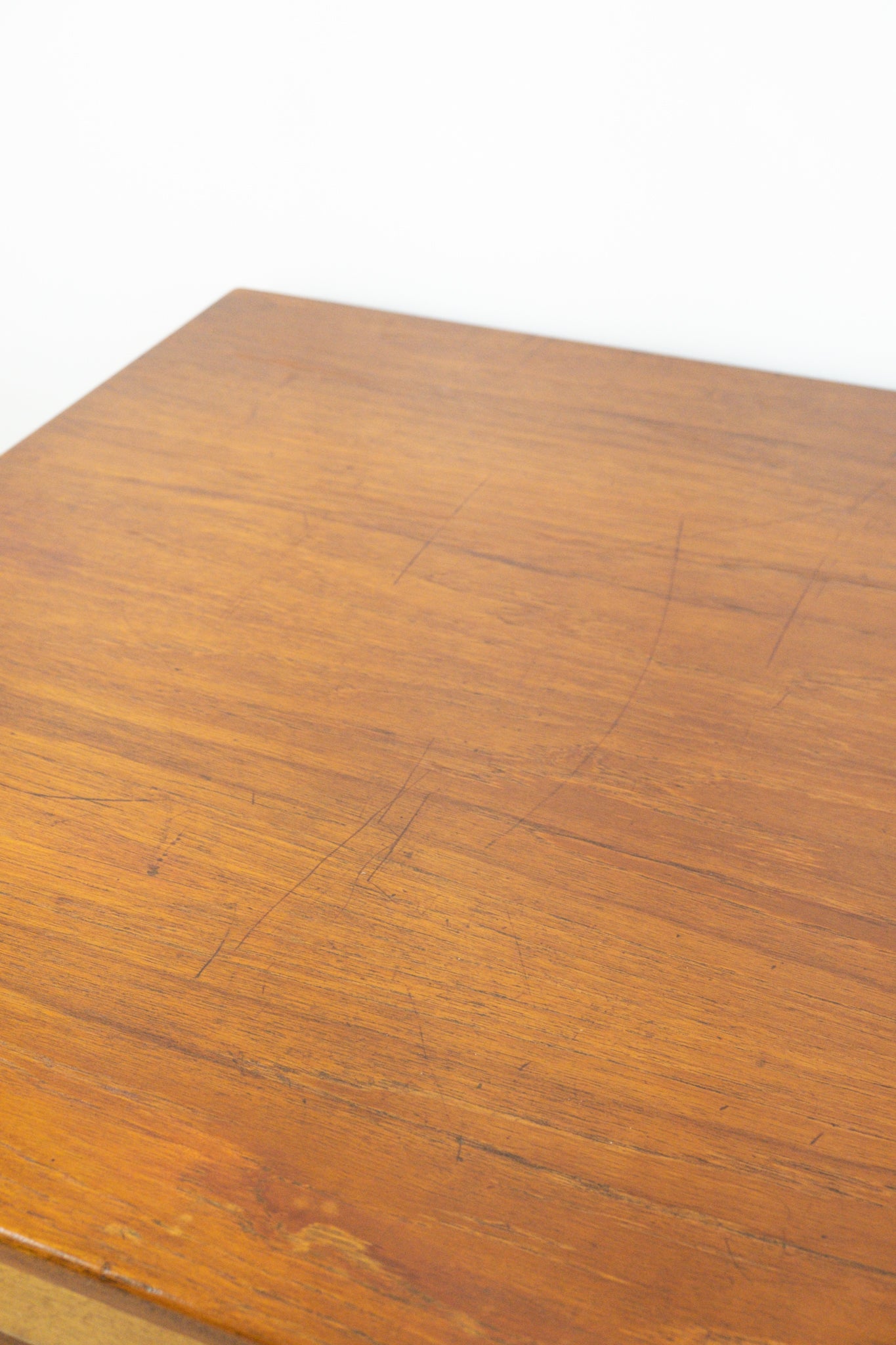 Groot organisch teak bureau Hartmut Lohmeyer voor Wilkhahn