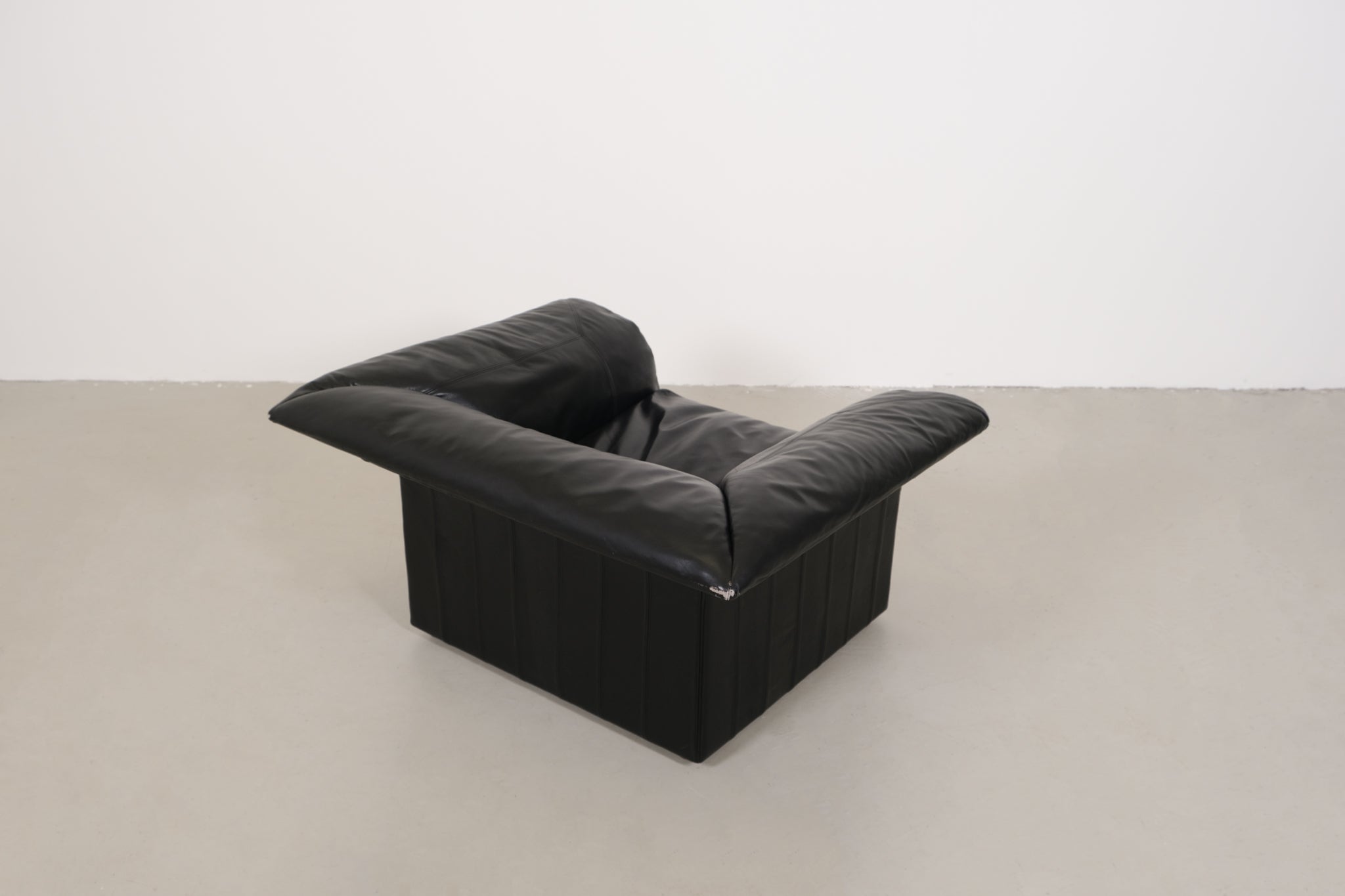 Black Leather Lounge Chair by Poltrona Frau