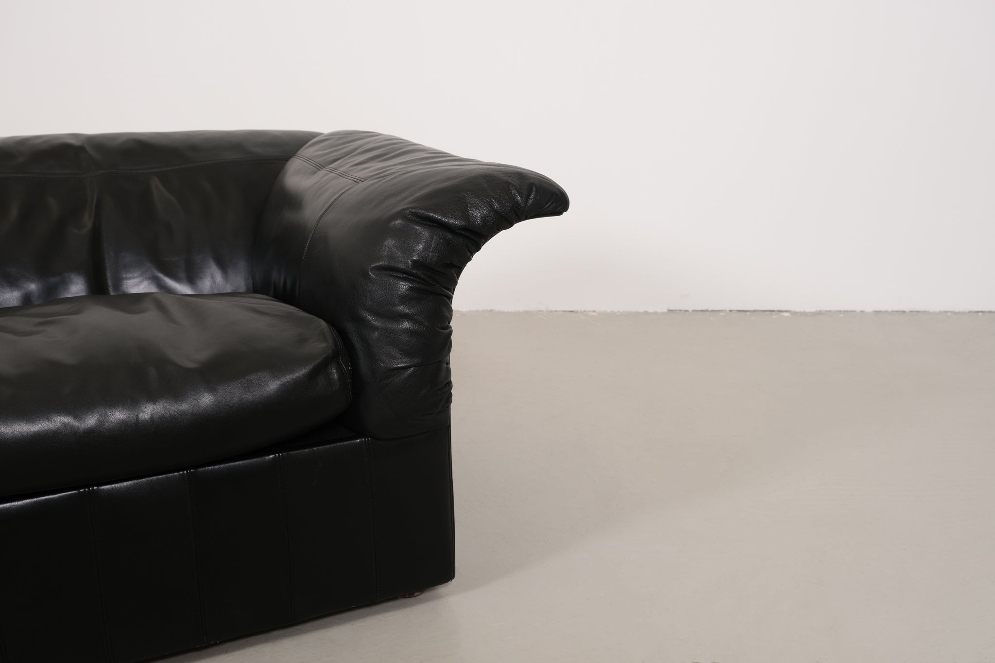 Black Leather Lounge Chair by Poltrona Frau