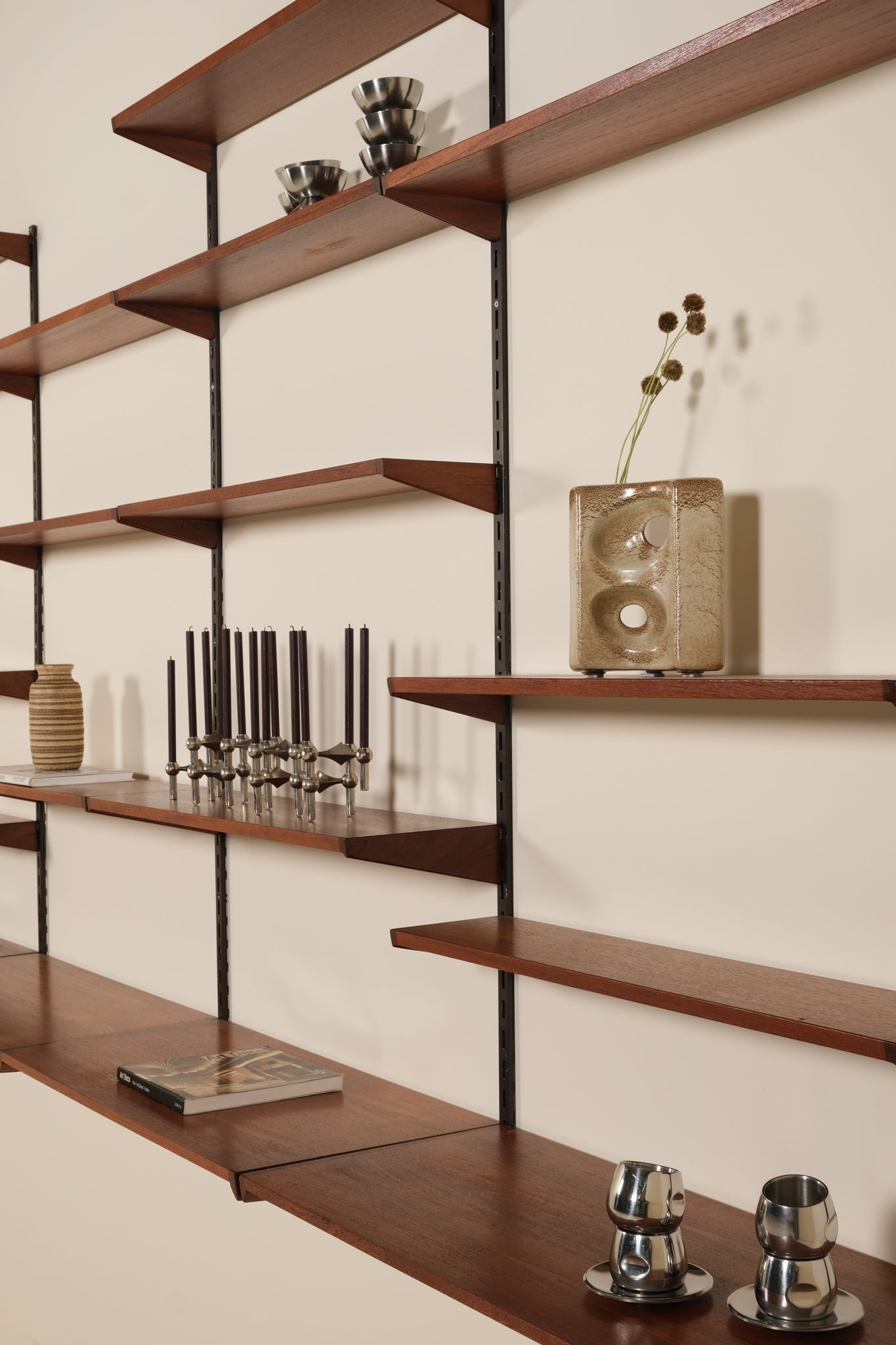 Wall unit with accessories