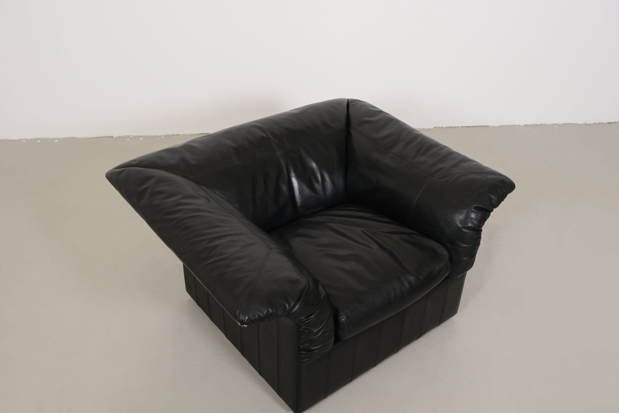 Black Leather Lounge Chair by Poltrona Frau