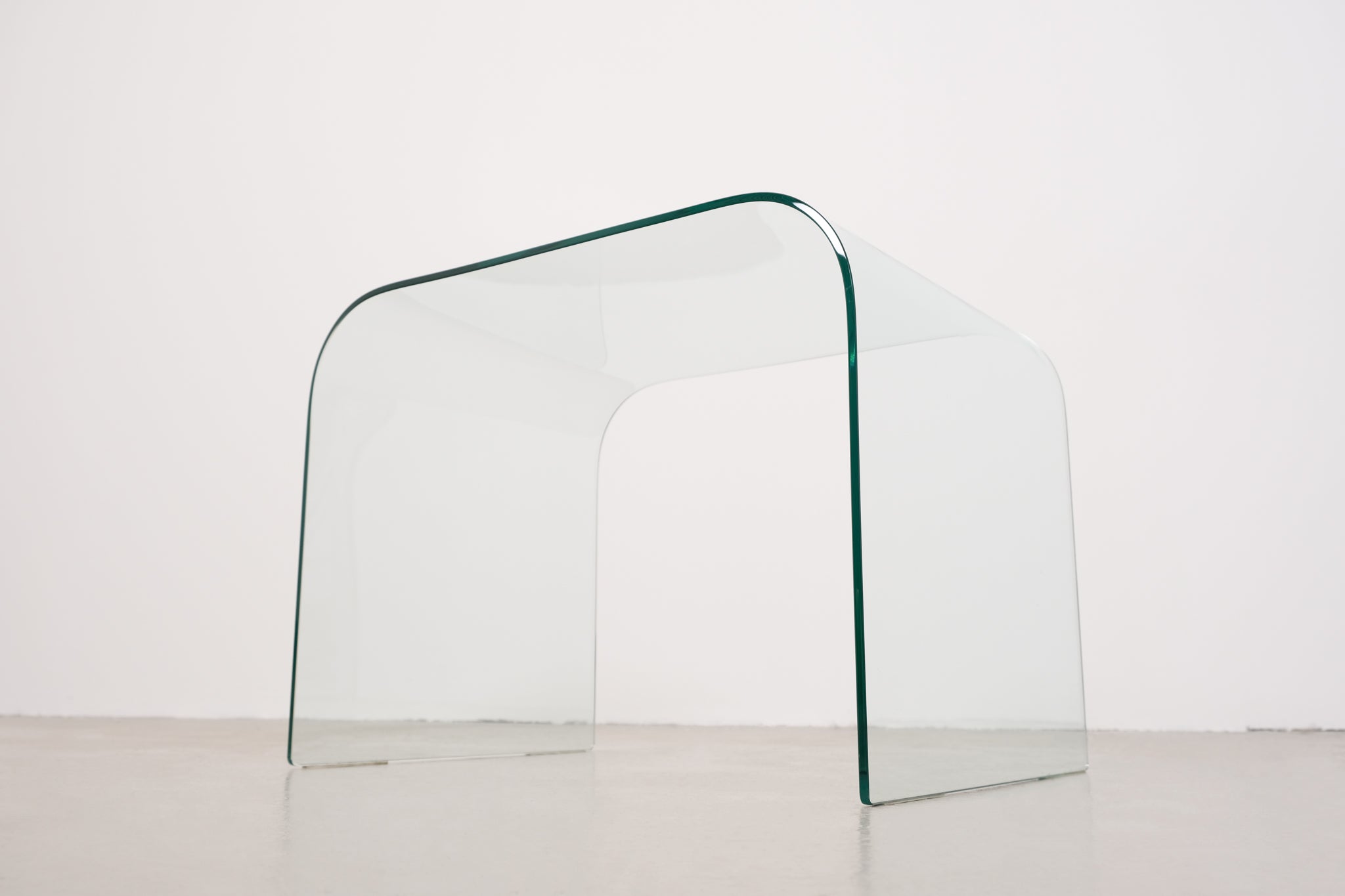 Glass waterfall table