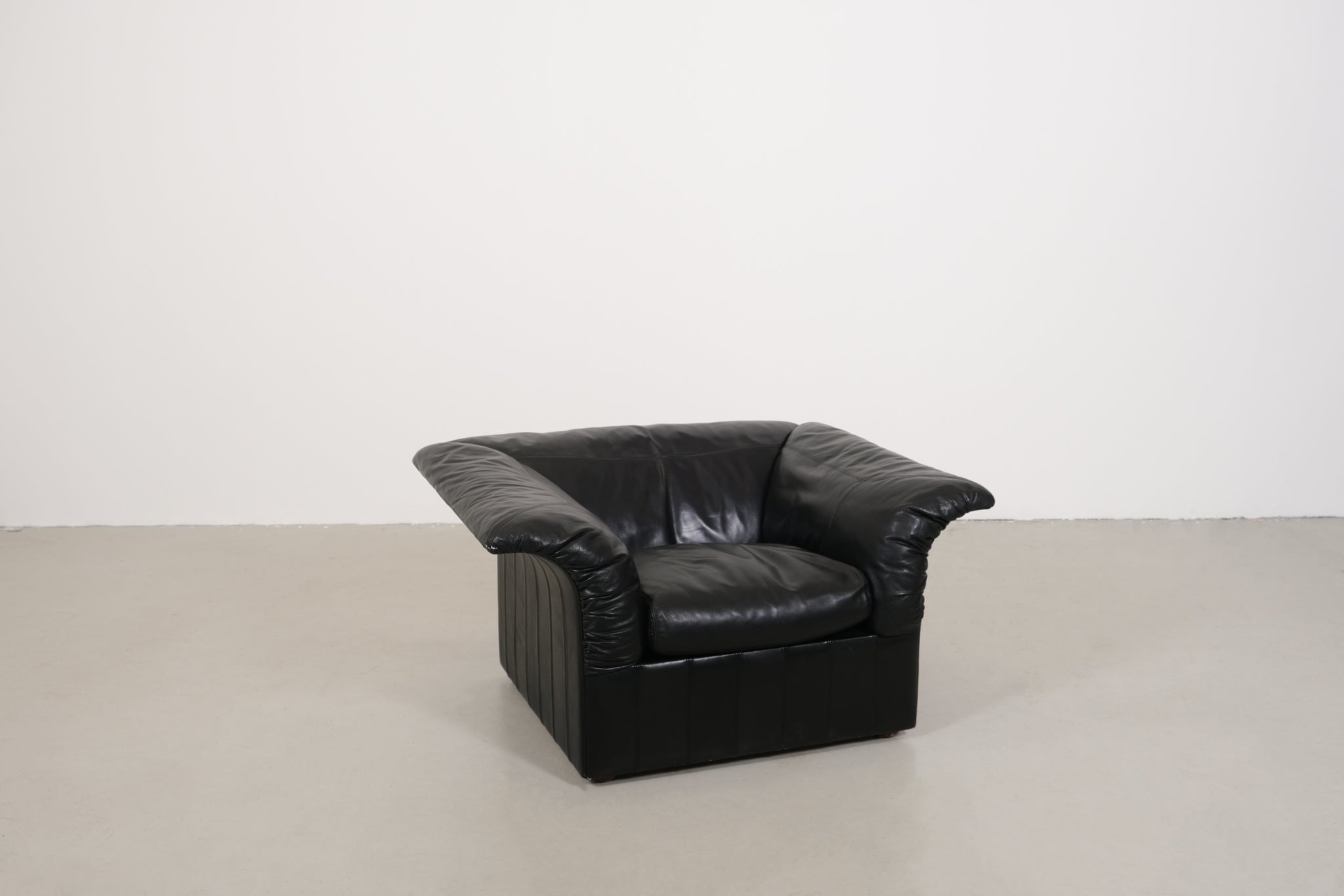 Black Leather Lounge Chair by Poltrona Frau